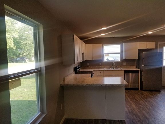 3rd image of 9 McLeod St