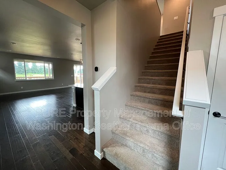 910 Burwood St SE — Photo 12