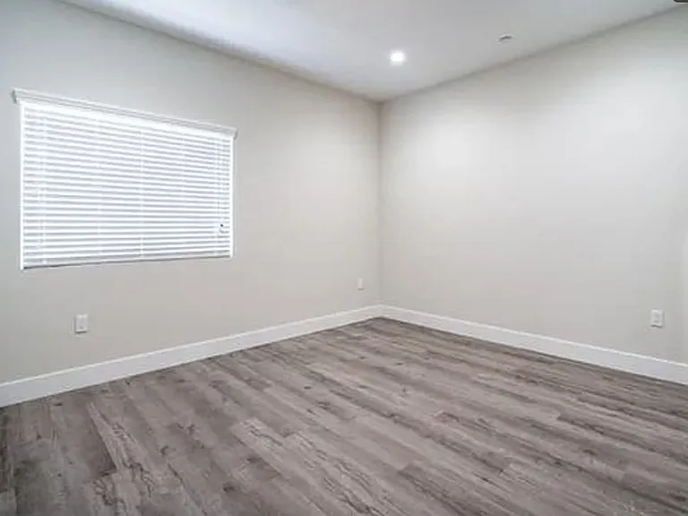 6841 Radford Ave — Photo 7