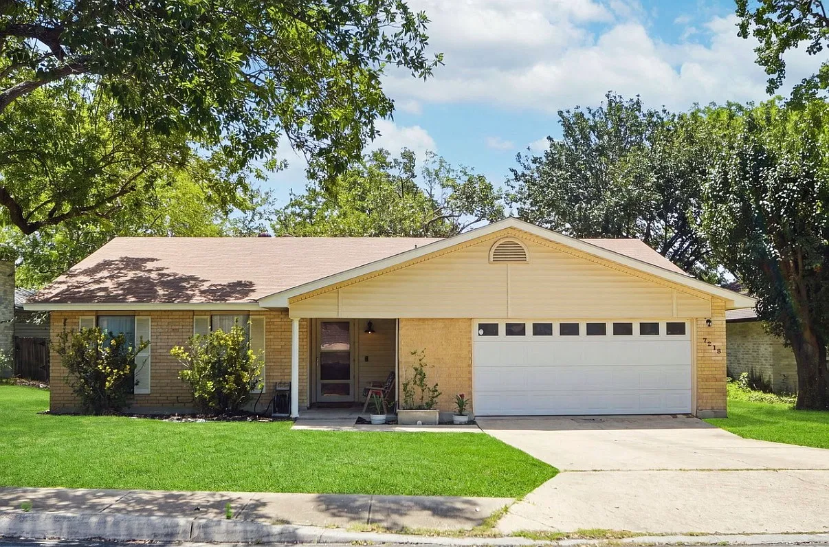 4 bed, 2.5 bath, 2180 sqft, $1,900 — Photo 1