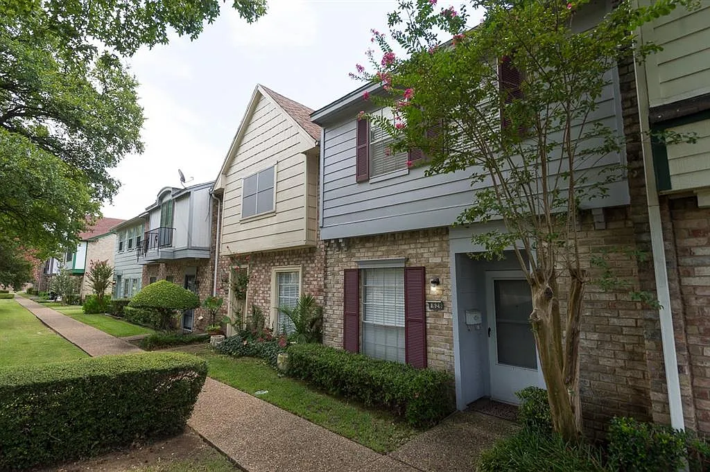 628 Trails Pkwy photo 1