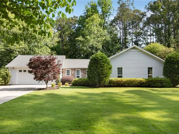 3519 Oak Knoll Dr, Marietta, GA 30068