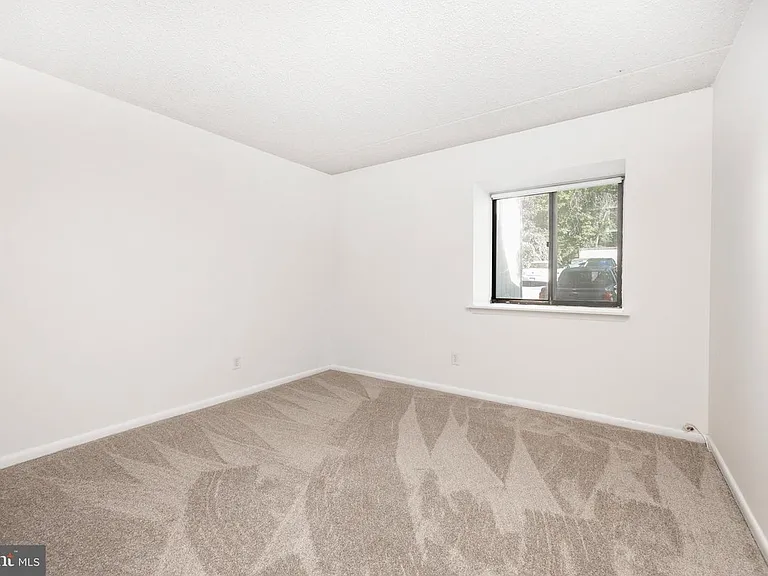 440 Summit House — Photo 20