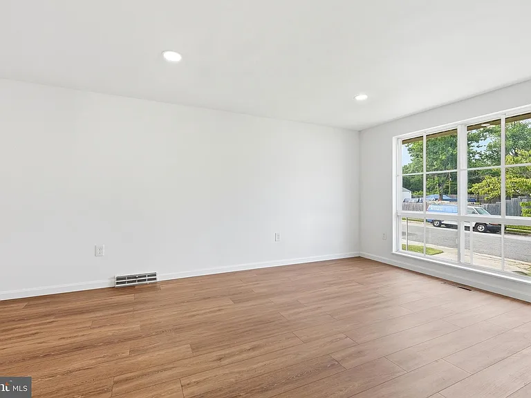 6741 Kincheloe Ave — Photo 8
