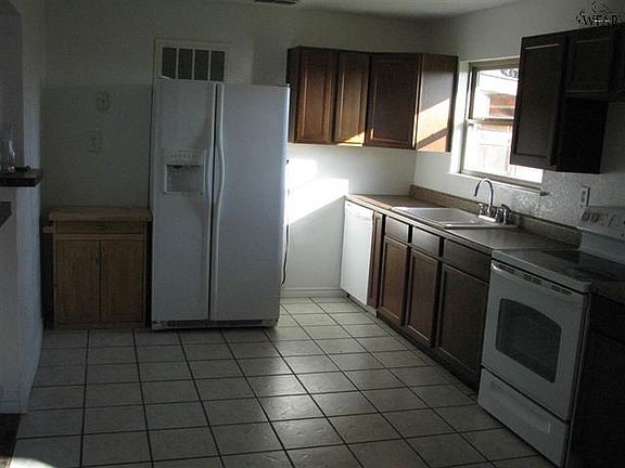 5th image of 108 E Garden Dr
