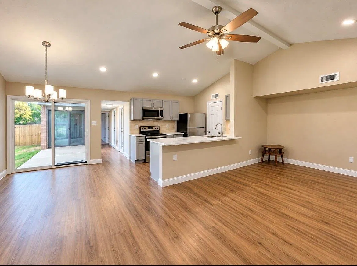 3 bed, 2.0 bath, 1208 sqft, $1,400 — Photo 3