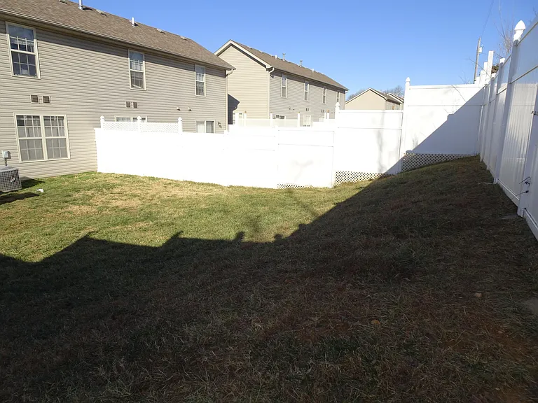 606 Glenstone Dr #1 — Photo 4