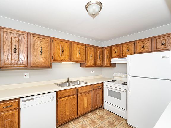 3rd image of 1515 N Silver Ln APT 1B