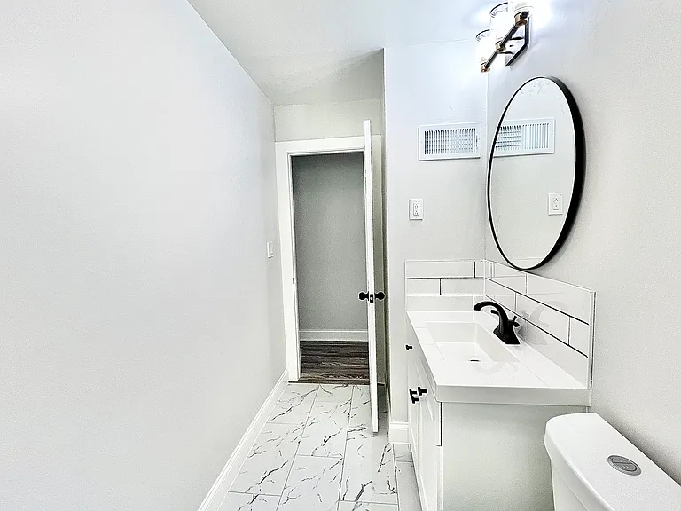 2242 N Lavergne Ave — Photo 14