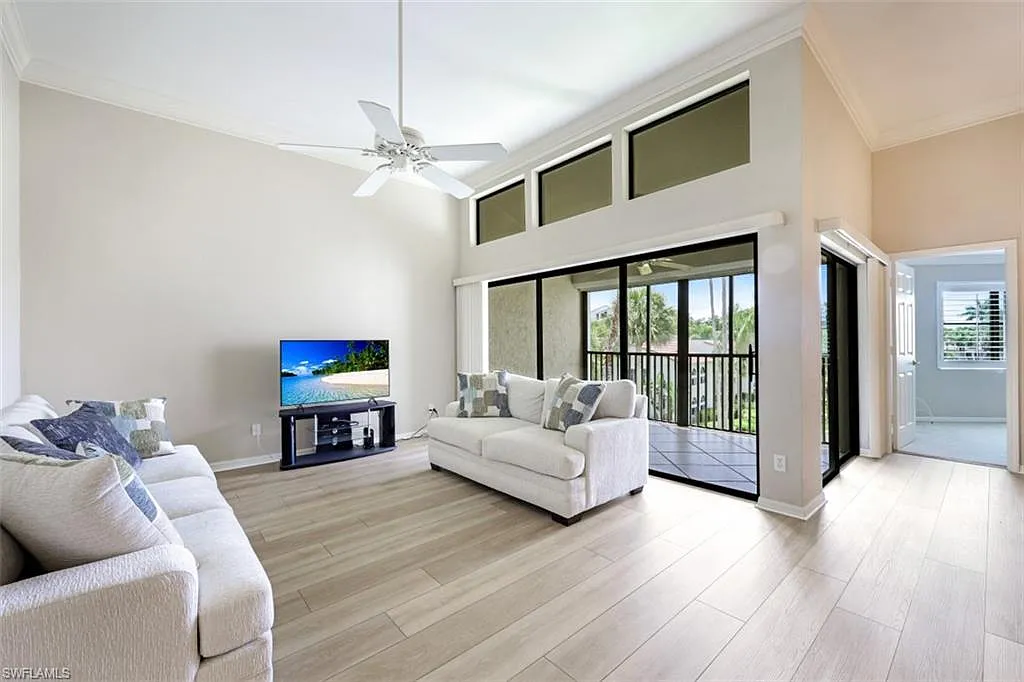 3 bed, 2.0 bath, 1233 sqft, $11,000 — Photo 2