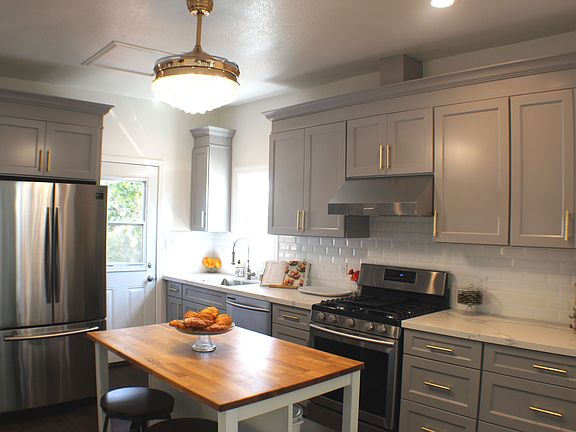 5th image of 1801 Grand St