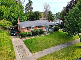 738 Panorama Dr, Milford, MI 48381