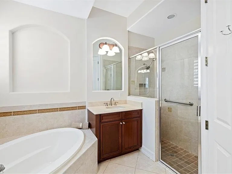 7831 Valencia Ct — Photo 33