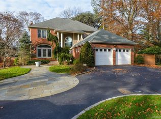 65 Oriole Way, Westbury, NY 11590