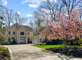 640 Lawlins Rd, Wyckoff, NJ 07481