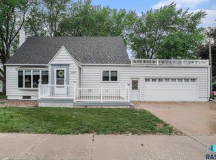 705 N Main St, Canton, SD 57013