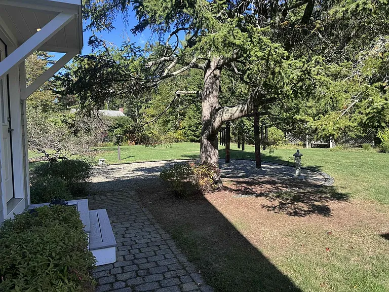 16 Richards Dr — Photo 2