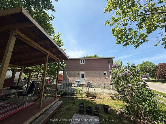 5th image of 689 College Ave W