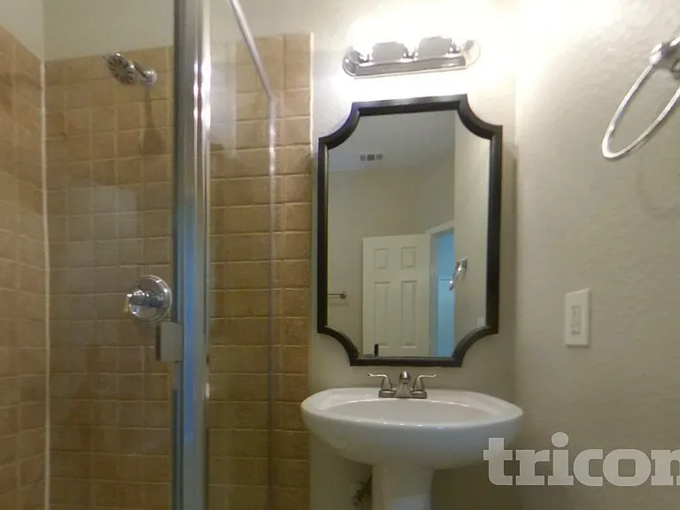 4504 Vista Meadows Dr — Photo 17
