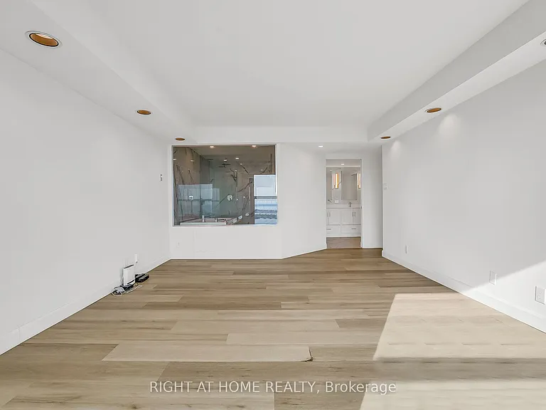 99 Harbour Sq #3008 — Photo 28