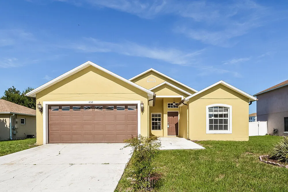 4 bed, 2.0 bath, 1700 sqft, $2,045 — Photo 1