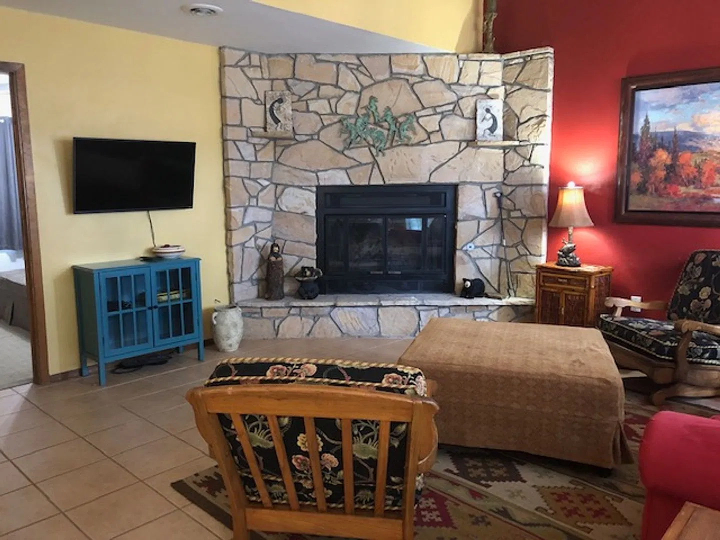 Three Bedroom Townhome in Gated Community — Photo 3
