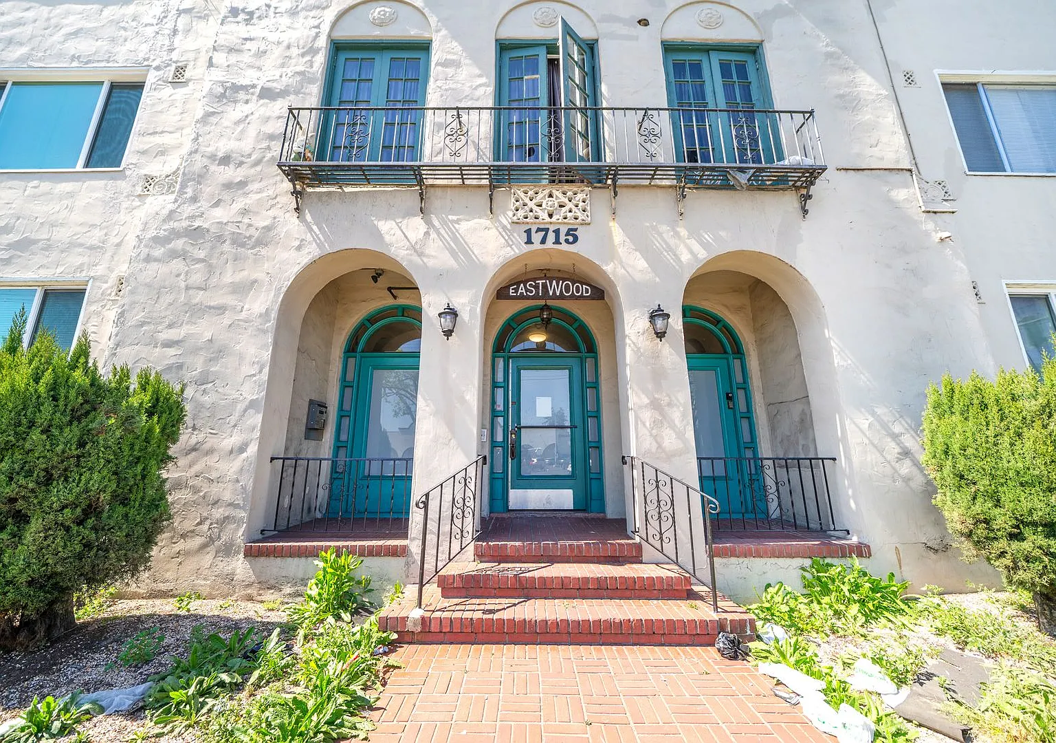 1715 High Street — Photo 1