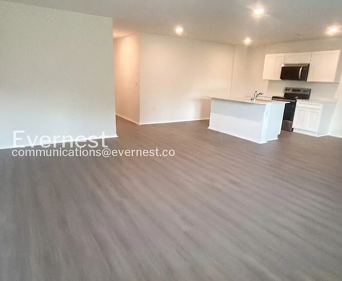 101 E Fredonia Ct — Photo 5
