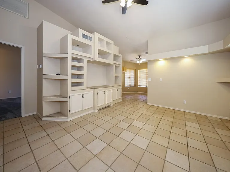3080 W Placita De La Roseta — Photo 4