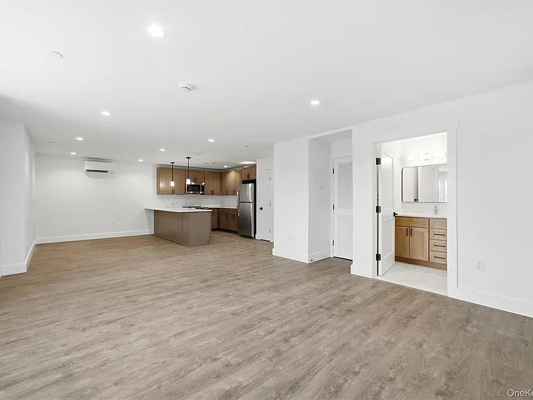 180 Deer Park Ave #301 — Photo 5