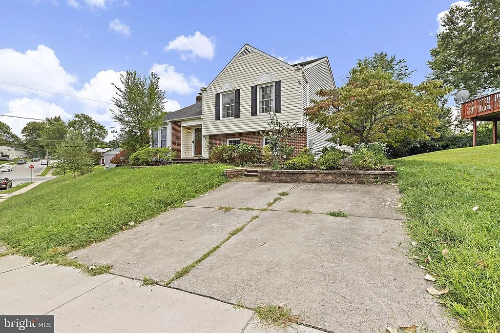 3 bed, 3.0 bath, 1898 sqft, $3,300 — Photo 3