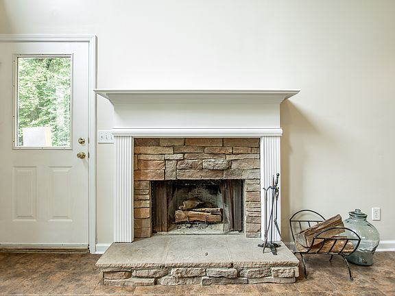 5th image of 5615 Monk Dr