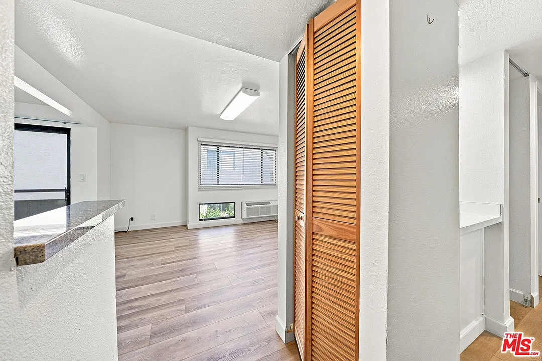 1 bed, 1.0 bath, 617 sqft, $1,950 — Photo 3