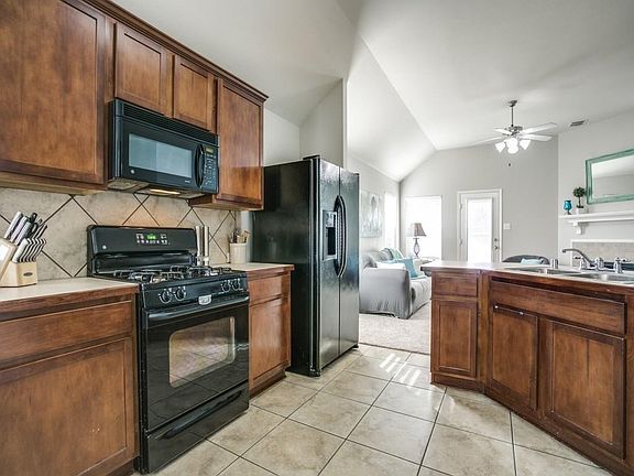 3rd image of 4901 Ambrosia Dr