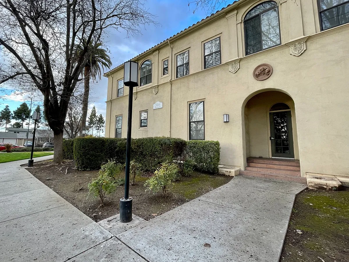 Building Photo - 516 Martha St #111