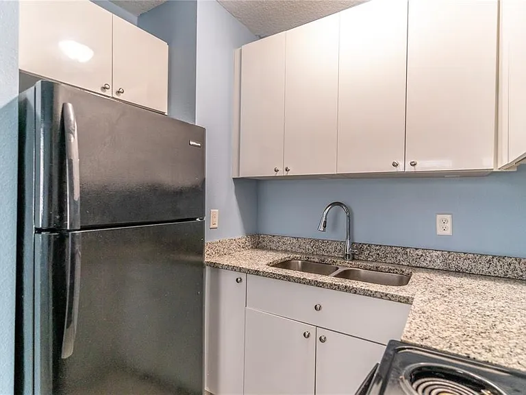 1207 W Cypress St — Photo 9