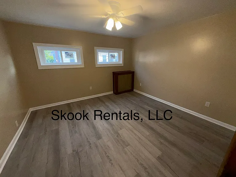 412 Carbon St — Photo 9