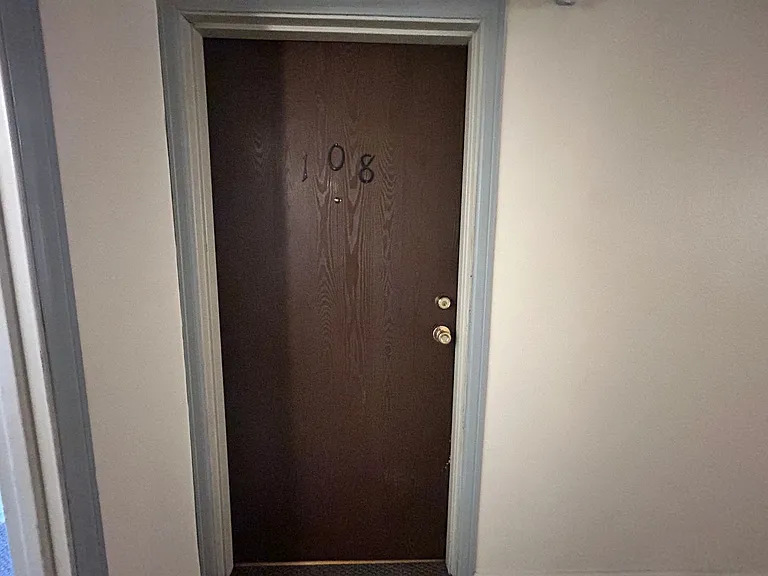 140 E Highline Cir #108 — Photo 3