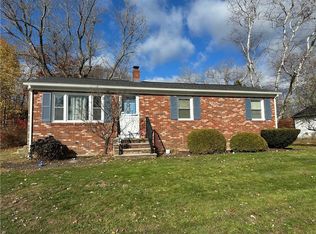 17 Colonial Dr, Warren, RI 02885