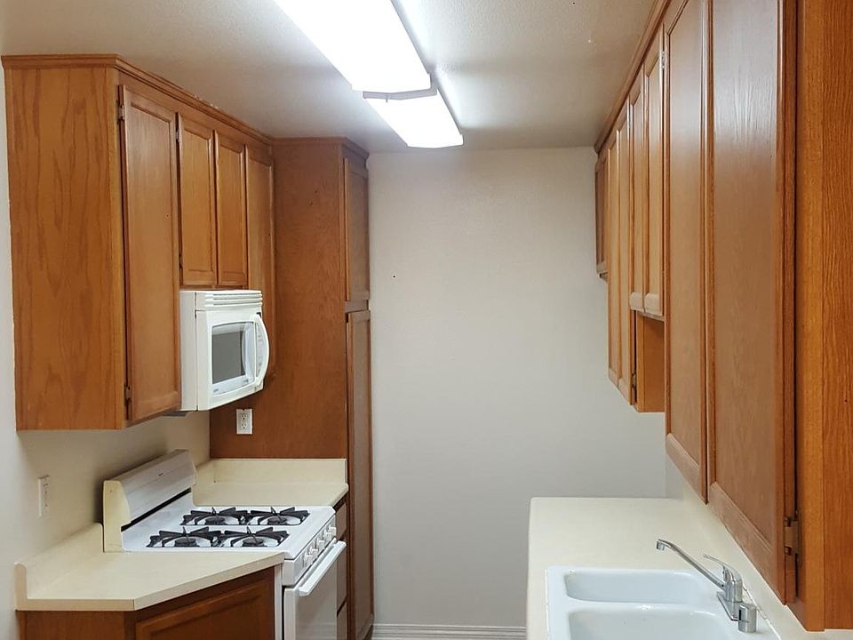 Big, bright and clean kitchen!