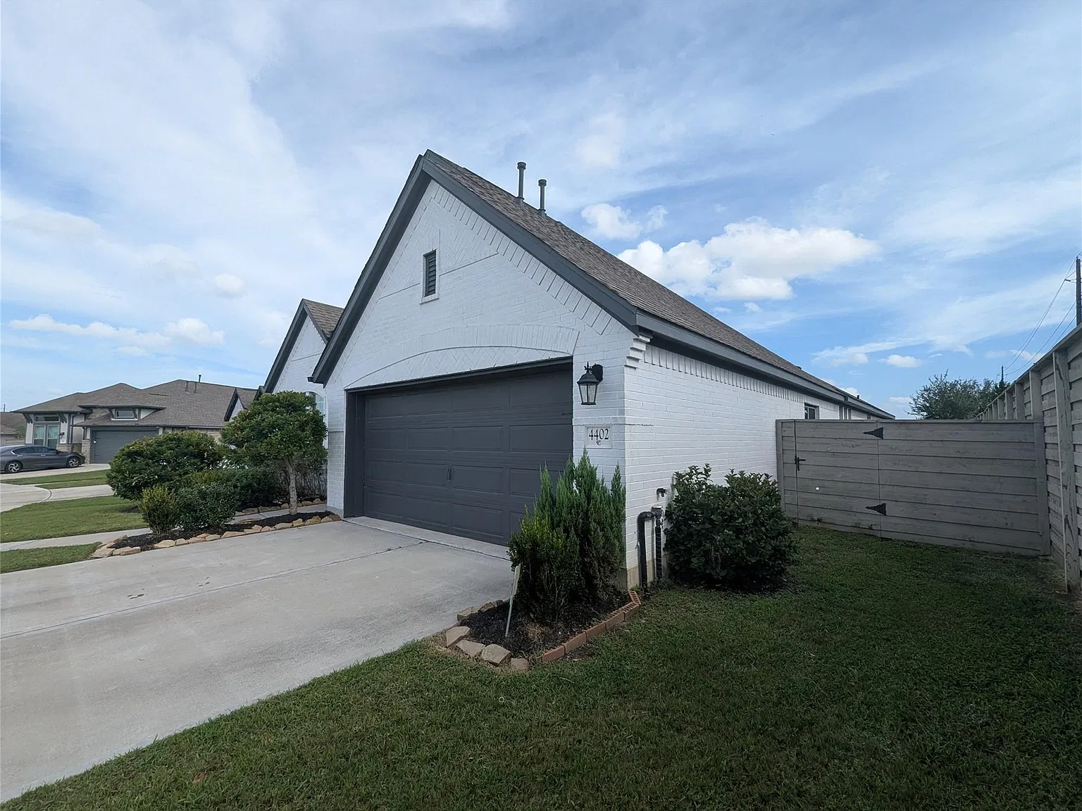 4 bed, 2452 sqft, $3,000 — Photo 3