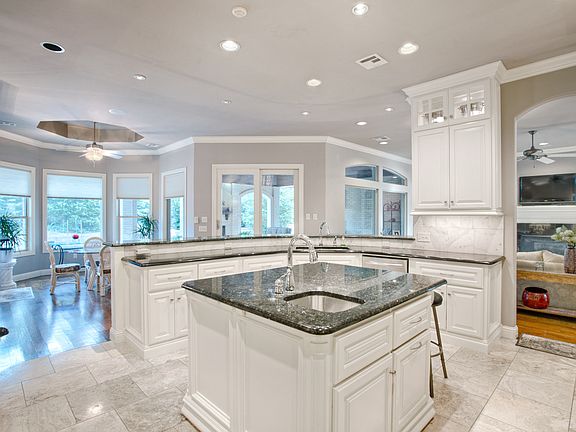 3rd image of 13208 Canyon Lakes Dr