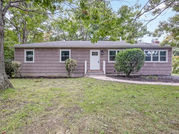 1182 E 3rd Avenue, Bay Shore, NY 11706