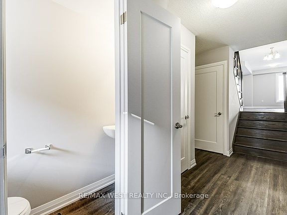 4th image of 4 Glade Ln