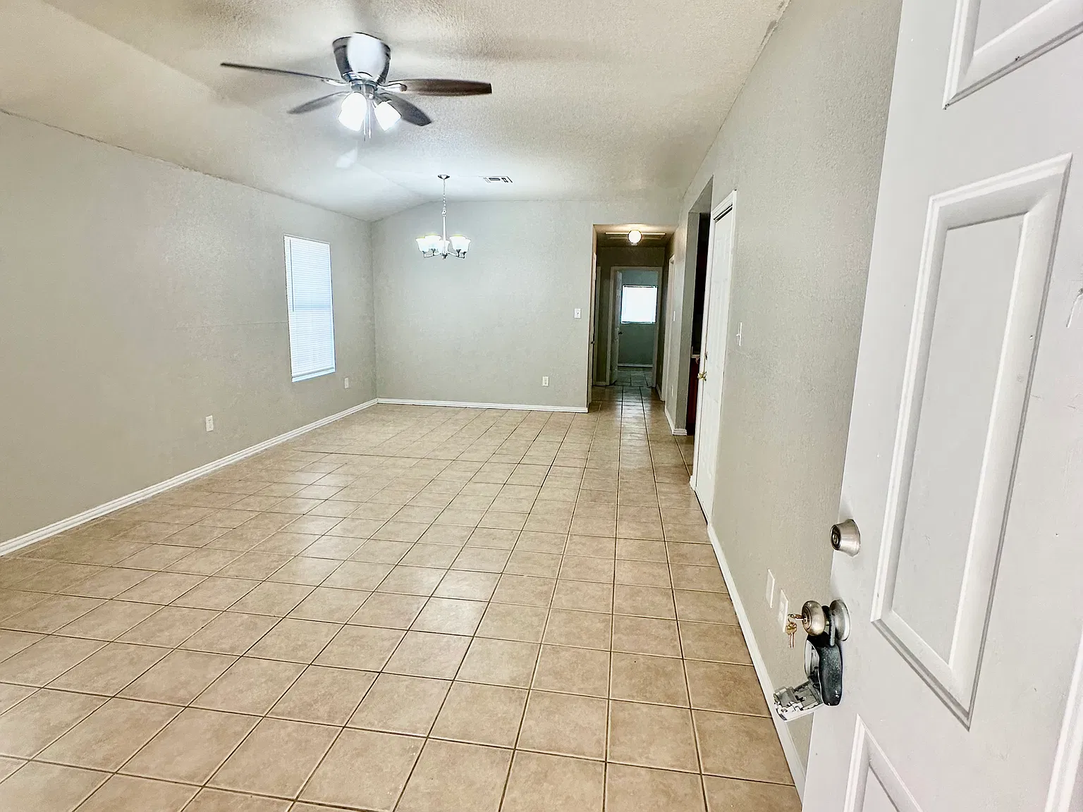 2 bed, 1100 sqft, $1,200 — Photo 2