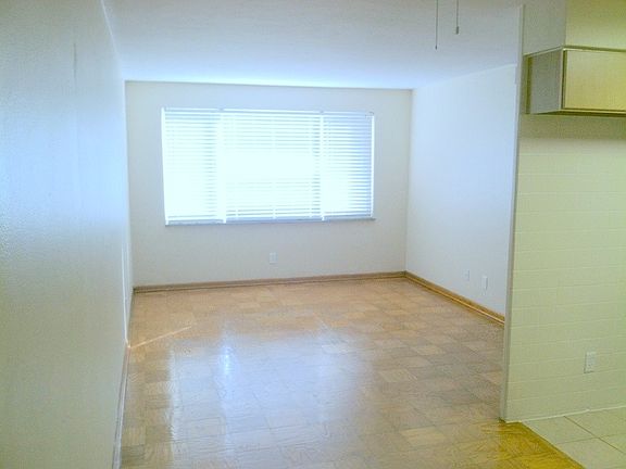 5th image of 5801 Sunshine Dr APT 303
