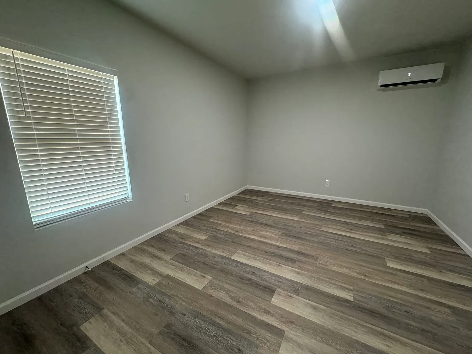 2 bed, 1000 sqft, $1,300 — Photo 3