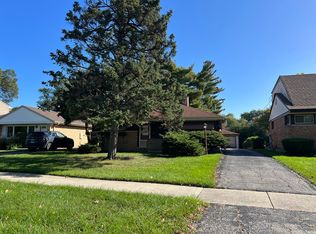 8313 N Elmore St, Niles, IL 60714