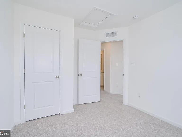 519 Fontana Cir — Photo 31