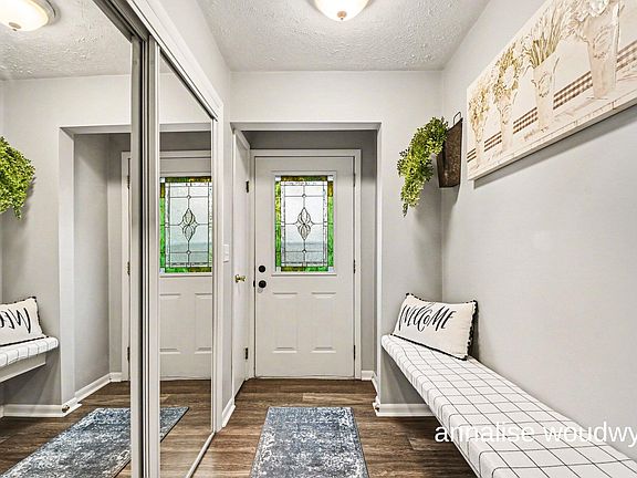 4th image of 5728 Ethelwin Ave NE